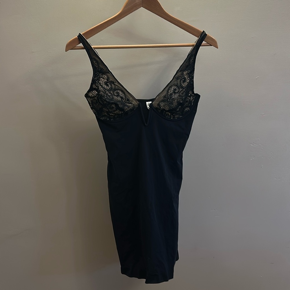 Pre Owned DONNA KAREN Intimates Shaper